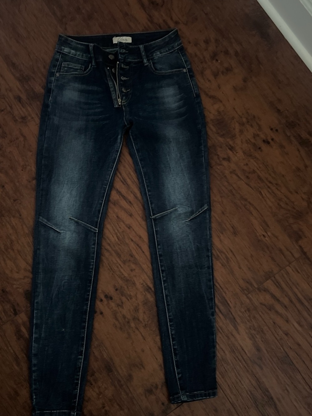 Skinny Jeans in Dark Blue Wash